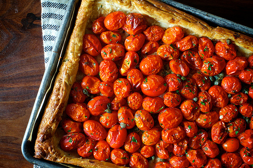 herbed tomato and roasted garlic tart